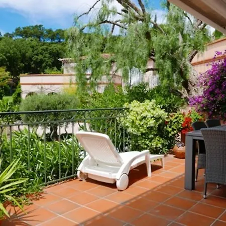 Marine: Seaside Retreat With Shared Pool In Sainte-Maxime