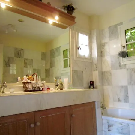 Marine: Seaside Retreat With Shared Pool In * Sainte-Maxime