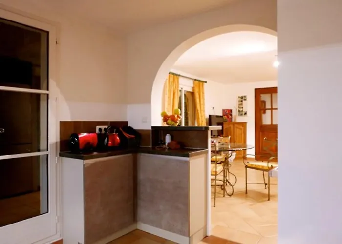 Maison De 2 Avec Piscine Partagee Terrasse Amenagee Et Wifi A Maxime A 5 Km De La Hébergement de vacances *