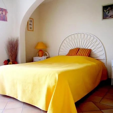 Дом отдыха Maison Avec Vue A Sainte-maxime, Piscine Partagee *