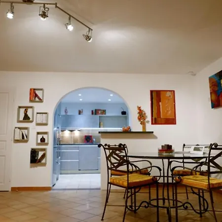 Marine: Seaside Retreat With Shared Pool In * Sainte-Maxime