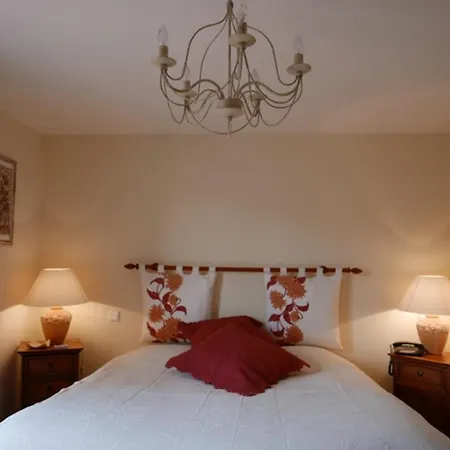 Marine: Seaside Retreat With Shared Pool In Sainte-Maxime