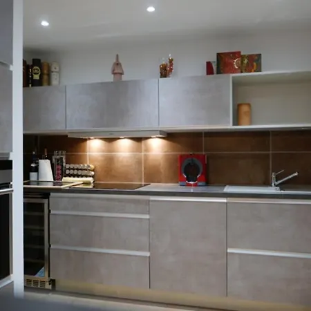 Marine: Seaside Retreat With Shared Pool In *