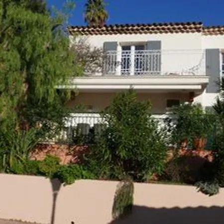 Marine: Seaside Retreat With Shared Pool In Holiday home Sainte-Maxime